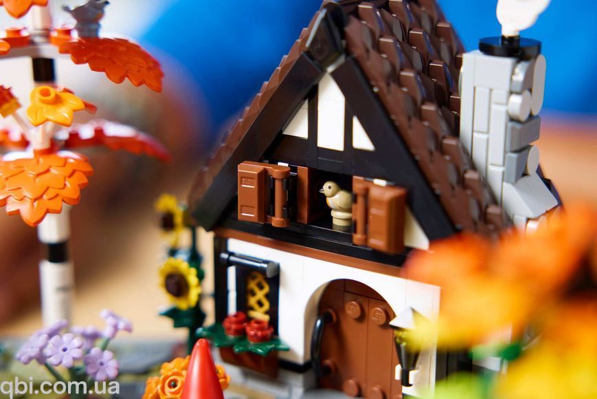 LEGO Icons Осінній котеджний сад (11372) у зібраному вигляді