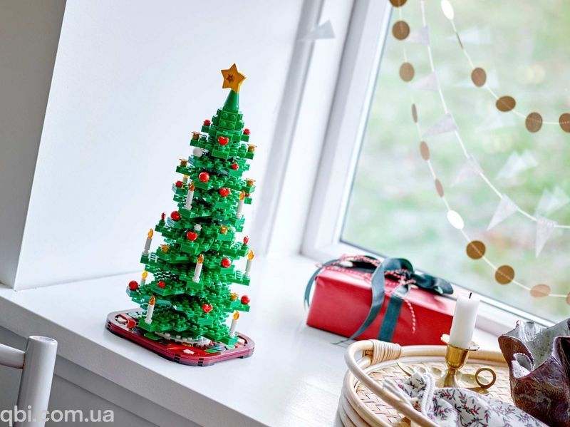 LEGO Seasonal Різдвяна ялинка (40573) у зібраному вигляді
