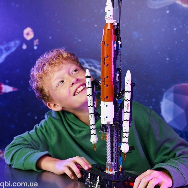 LEGO Technic Ракета с системой космического запуска NASA Artemis (42221) в собранном виде