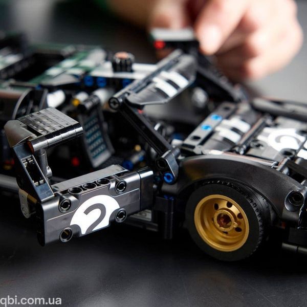 LEGO Technic Автомобіль для перегонів Ford GT40 MKII 1966 року (42223) у зібраному вигляді
