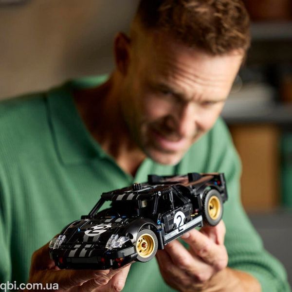 LEGO Technic Автомобіль для перегонів Ford GT40 MKII 1966 року (42223) у зібраному вигляді
