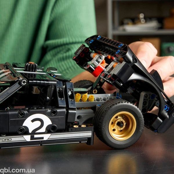 LEGO Technic Автомобіль для перегонів Ford GT40 MKII 1966 року (42223) у зібраному вигляді
