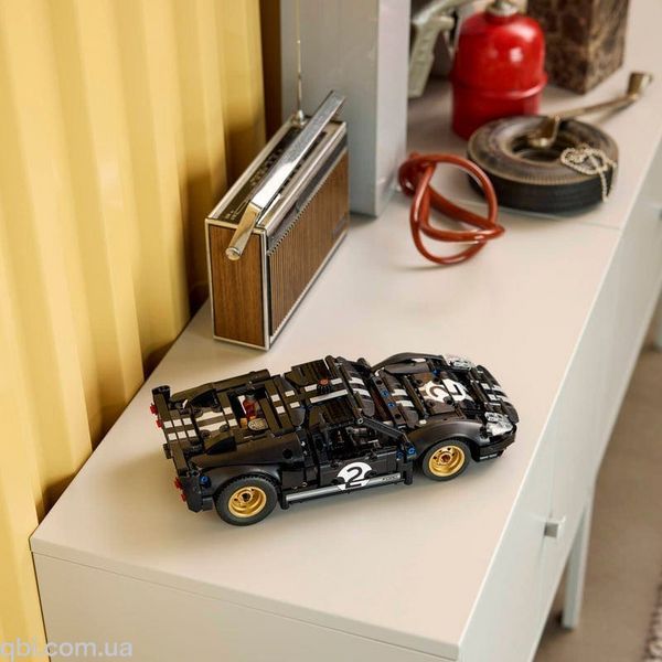 LEGO Technic Автомобіль для перегонів Ford GT40 MKII 1966 року (42223) у зібраному вигляді