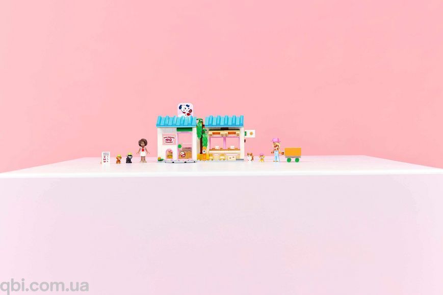 LEGO Friends Пекарня с лакомствами для собак (42677) в собранном виде