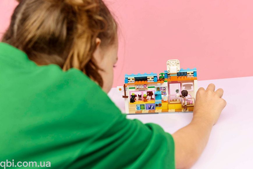 LEGO Friends Пекарня с лакомствами для собак (42677) в собранном виде