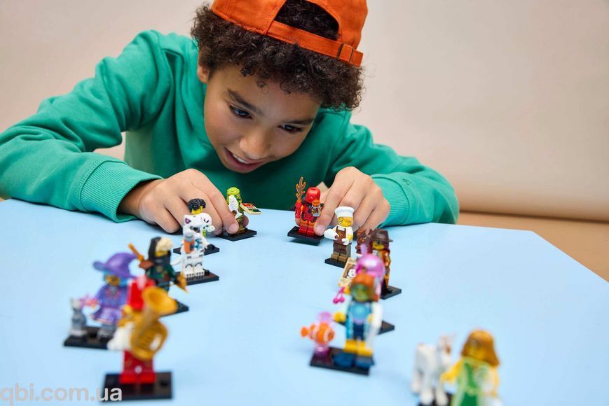 LEGO Minifigures Мініфігурки &mdash; серія 29, випадковий персонаж (71052) у зібраному вигляді