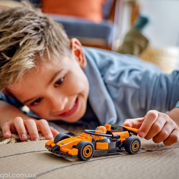 LEGO City Пилот F1&reg; с гоночным автомобилем команды McLaren (60442) в собранном виде