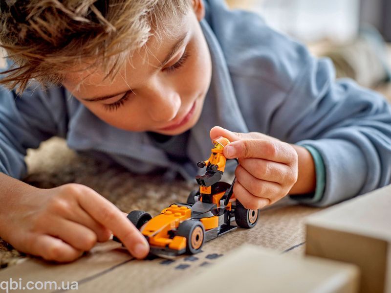 LEGO City Пилот F1&reg; с гоночным автомобилем команды McLaren (60442) в собранном виде