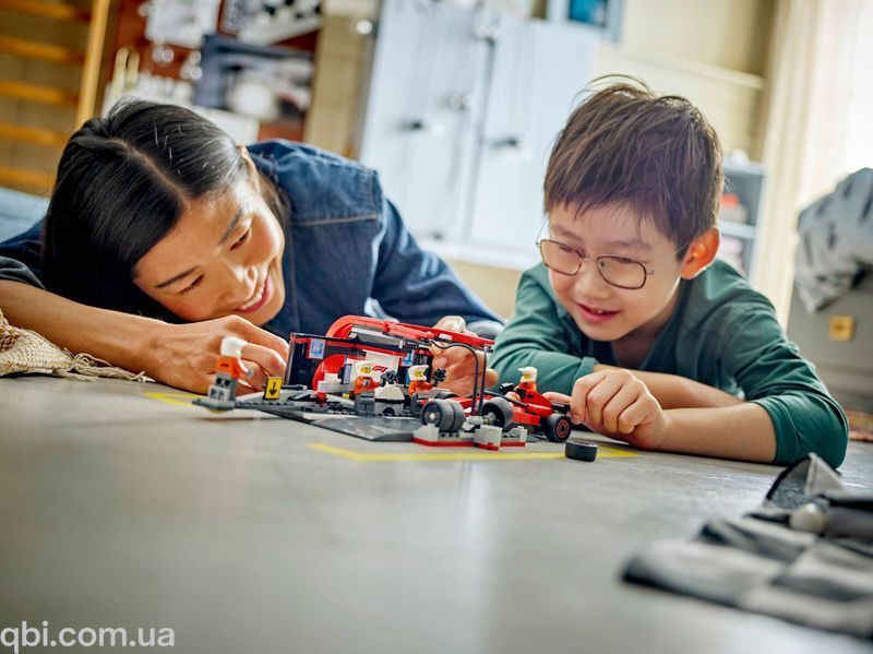 LEGO City Піт-стоп і піт-екіпаж F1&reg; з болідом Ferrari (60443) у зібраному вигляді