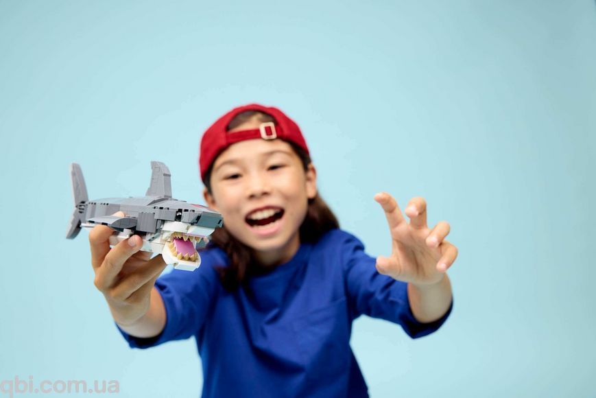 LEGO Creator Свирепая акула с сундуком сокровищ (31381) в собранном виде