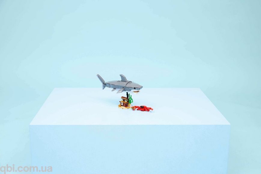LEGO Creator Свирепая акула с сундуком сокровищ (31381) в собранном виде
