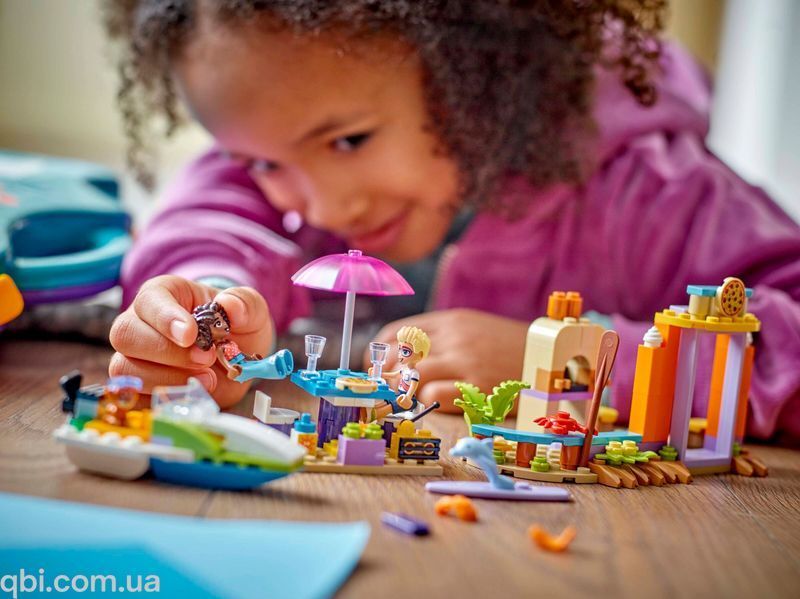 LEGO Friends Творча валіза для подорожей і відпочинку на пляжі (42672) у зібраному вигляді