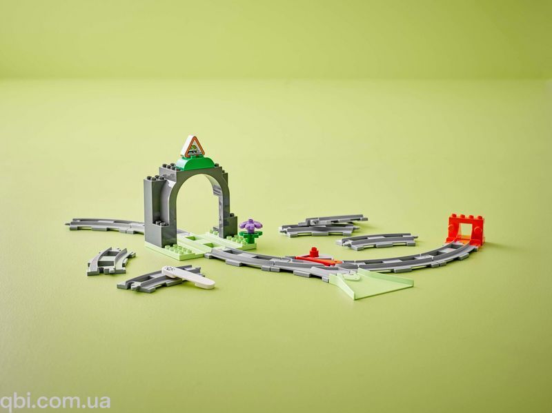 LEGO DUPLO Дополнительный набор. Железнодорожный тоннель и пути (10425) в собранном виде
