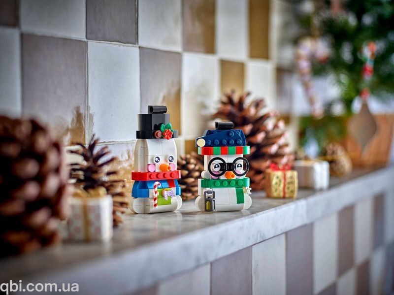 LEGO Seasonal Прикраси зі сніговиком (40812) у зібраному вигляді