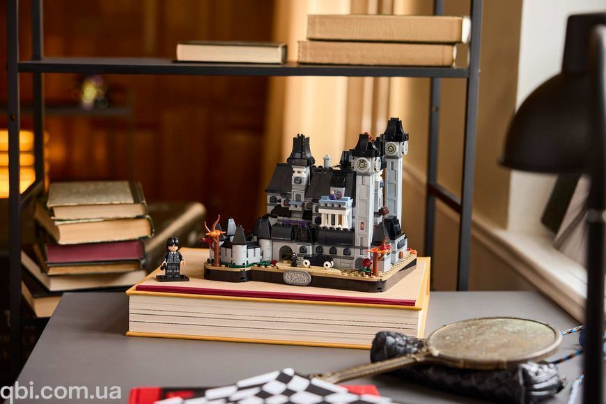 LEGO Wednesday Академия Невермор (76788) в собранном виде