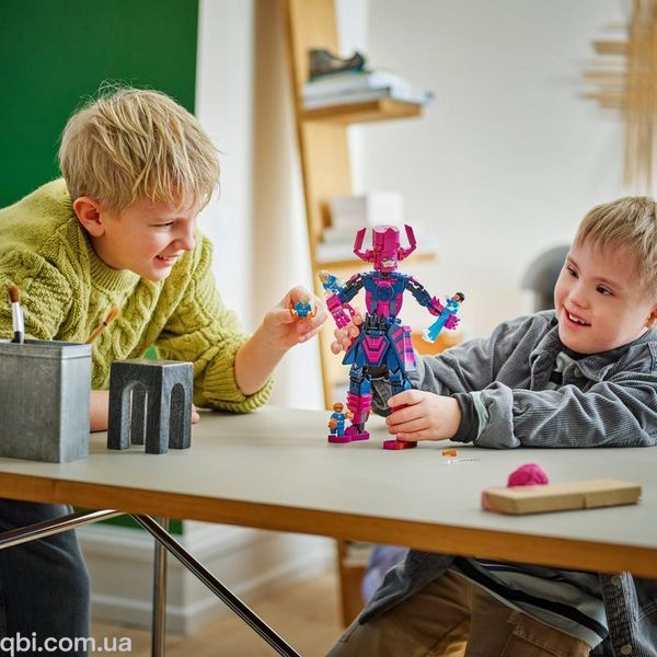 LEGO Super Heroes Marvel Фантастическая четверка против Галактуса: фигурка для сборки (76316) в собранном виде