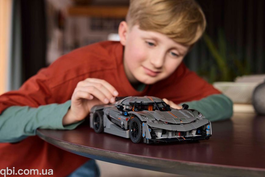 LEGO Technic Koenigsegg Jesko Absolut &mdash; сірий гіперкар (42173) у зібраному вигляді