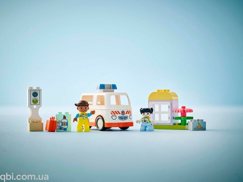 LEGO DUPLO Скорая помощь и водитель (10447) в собранном виде