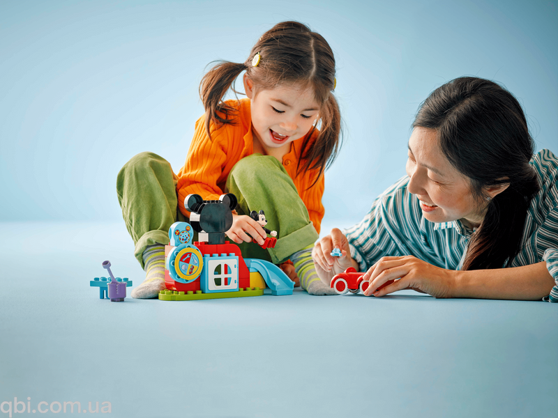 LEGO DUPLO Микки Маус: Клубный дом и автомобиль (10454) в собранном виде