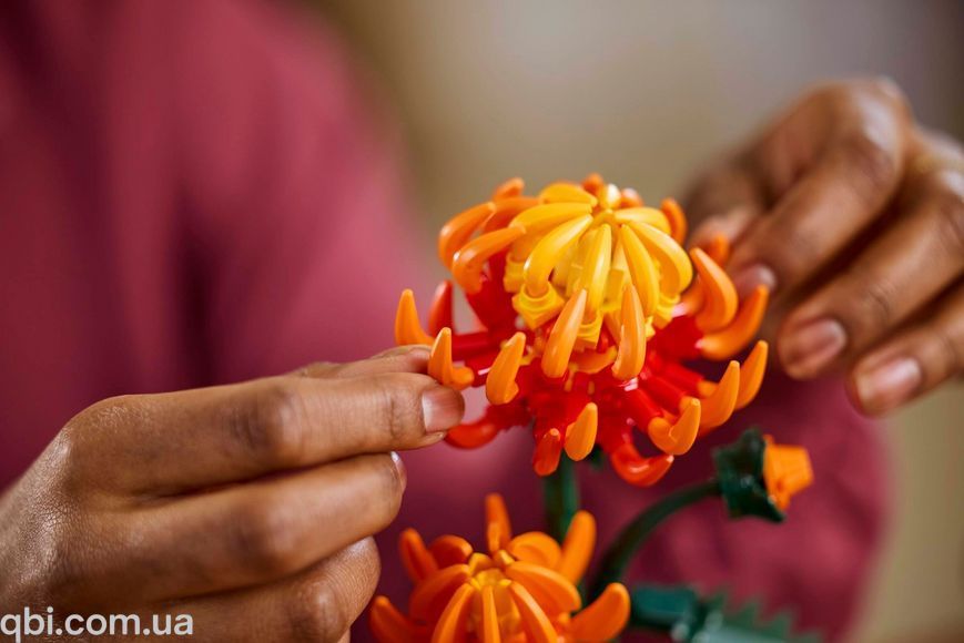 LEGO Botanicals Цветущая хризантема (10368) в собранном виде