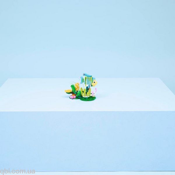 LEGO Creator Дикие животные: красочный колибри (31384) в собранном виде