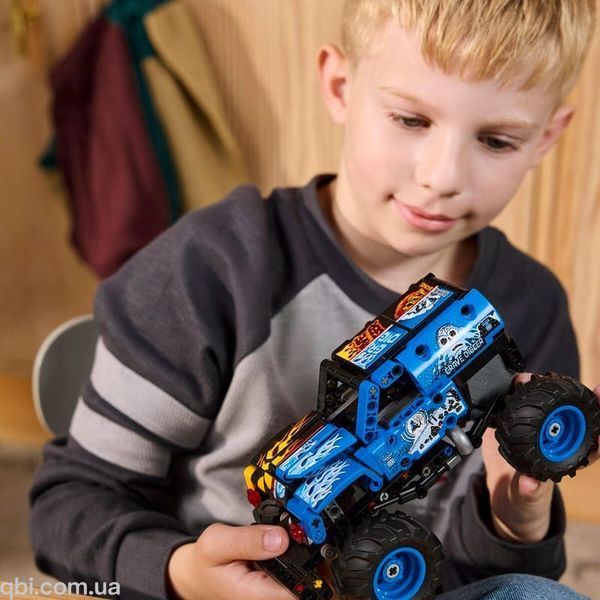 LEGO Technic Monster Jam Grave Digger Вогонь і лід (42219) у зібраному вигляді