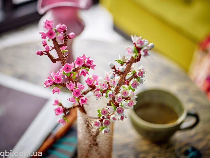 LEGO Botanicals Цветение вишни (40725) в собранном виде