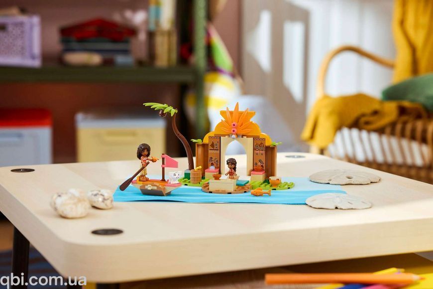 LEGO Disney &laquo;Деревенский дом и лодка&raquo; (43282) в собранном виде