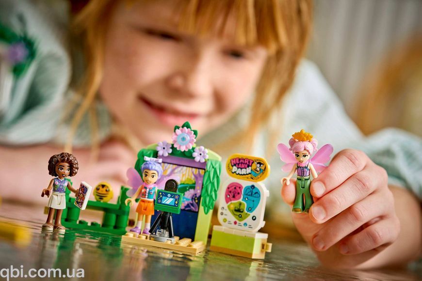 LEGO Friends Карусель с цветами и чашками и сказочная фотобудка (42702) в собранном виде