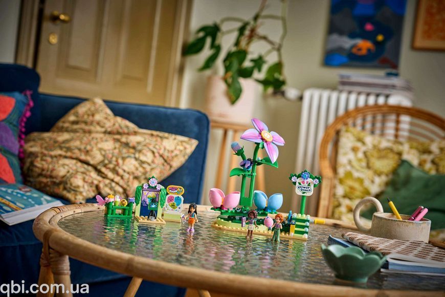 LEGO Friends Карусель с цветами и чашками и сказочная фотобудка (42702) в собранном виде