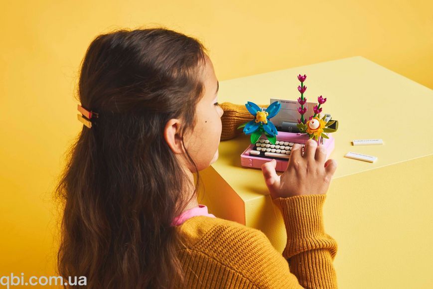 LEGO Creator Печатная машинка с цветами (31169) в собранном виде