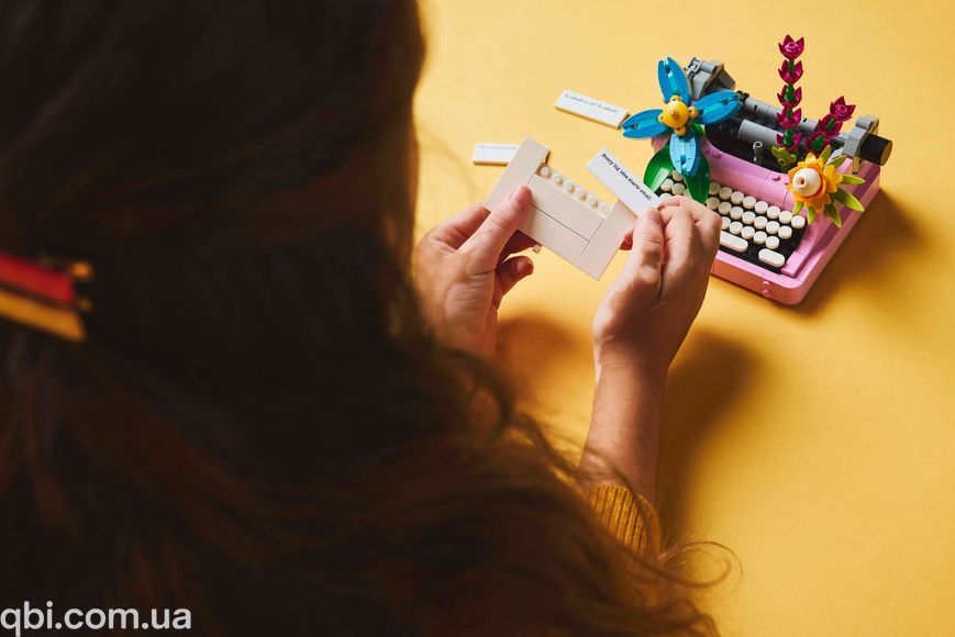 LEGO Creator Печатная машинка с цветами (31169) в собранном виде