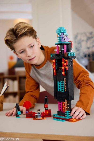 LEGO Minecraft Вежа Ендермена (21279) у зібраному вигляді