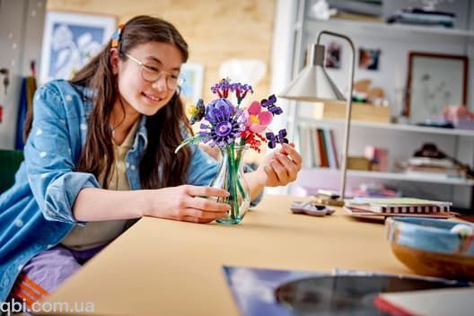 LEGO Botanicals Букет квітів Олівії Родріґо (11507) у зібраному вигляді