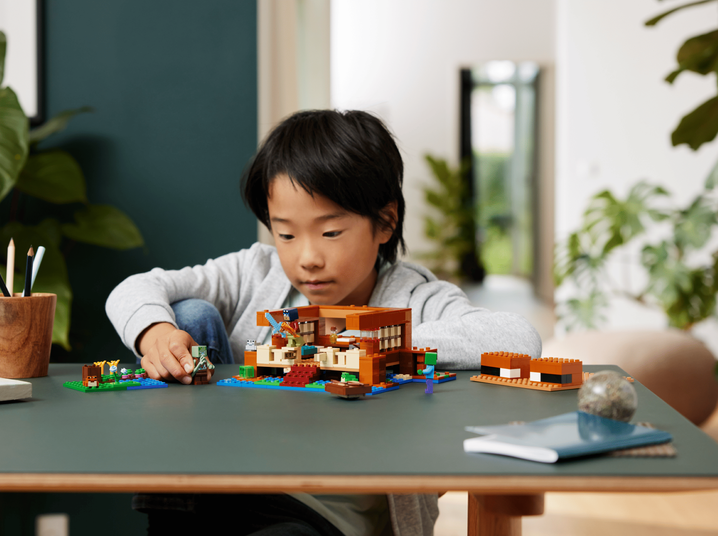 LEGO Minecraft Дом в форме лягушки 21256