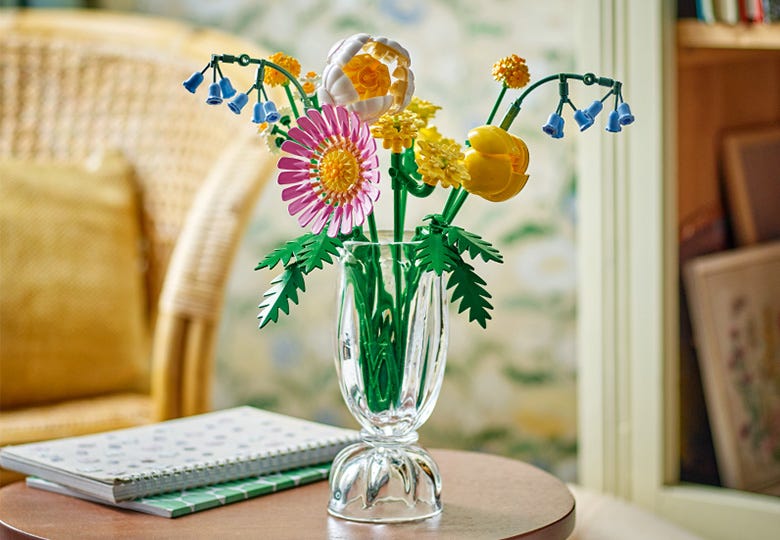 LEGO 10347 Botanicals Миниатюрний сонячний букет – собранная композиция в интерьере