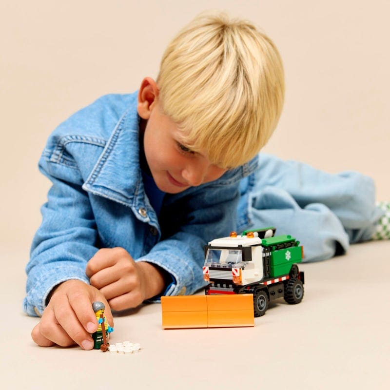 Конструктор LEGO City Снігоочисник (60490) в дії