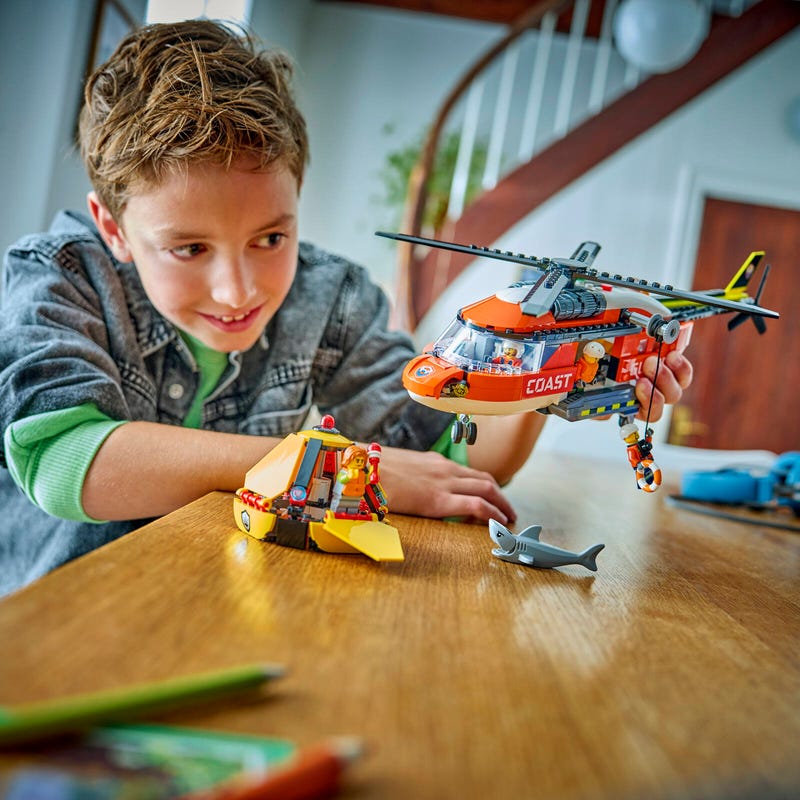 Конструктор LEGO City Вертолёт береговой охраны (60503) в действии