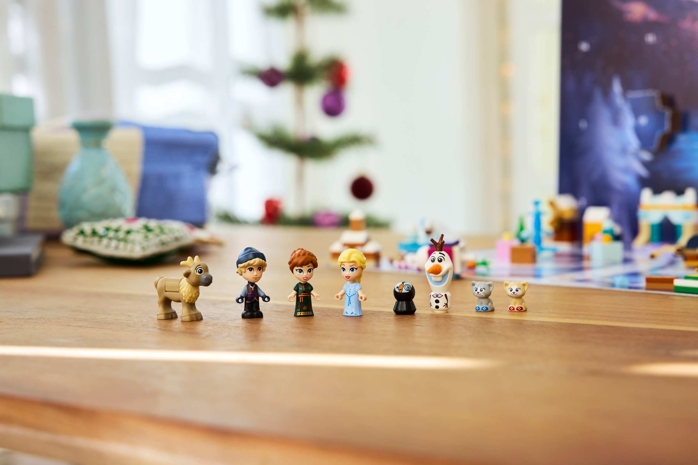 Персонажи и мини-модели LEGO 43273