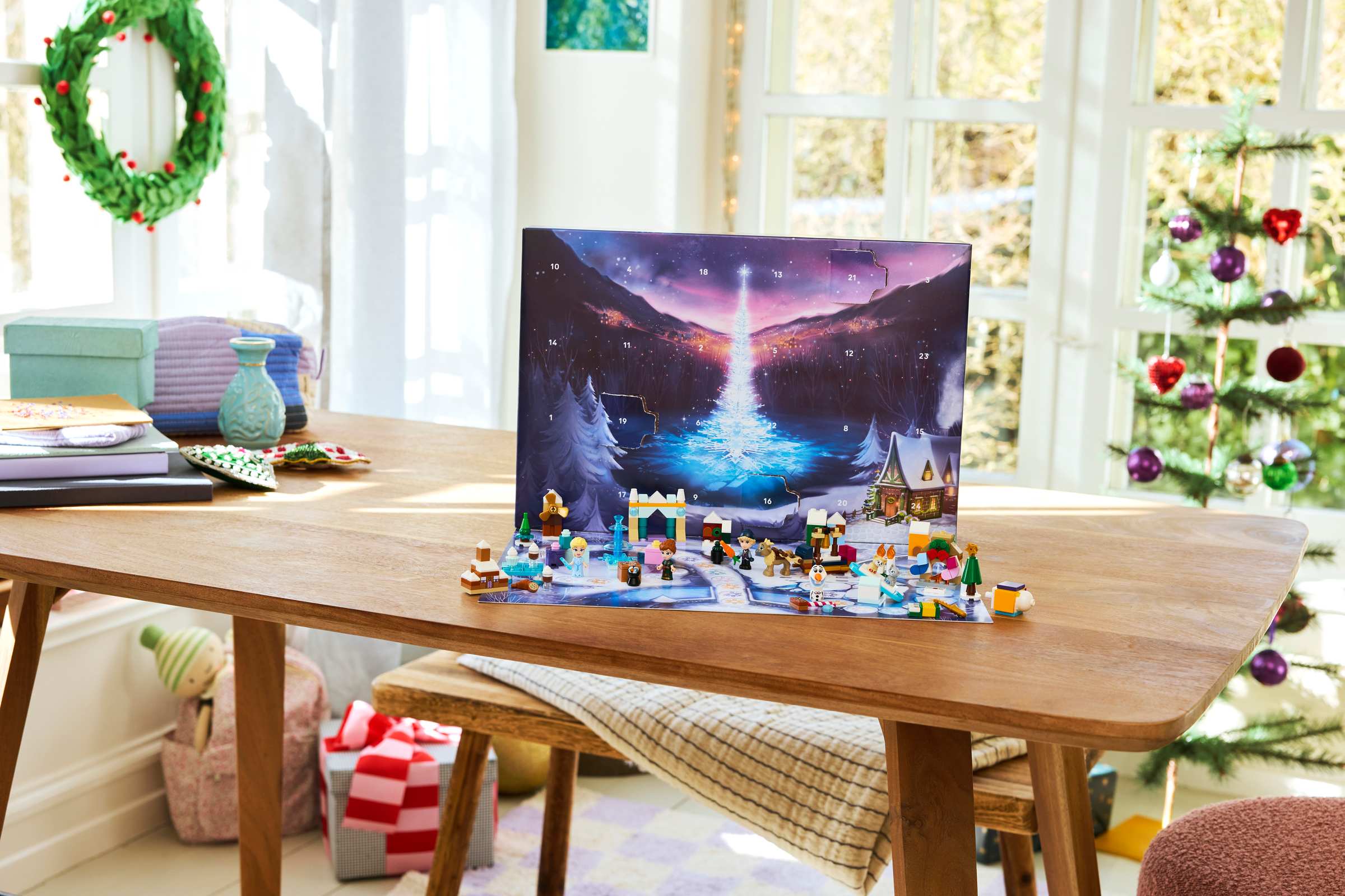 Праздничная атмосфера LEGO Disney 43273