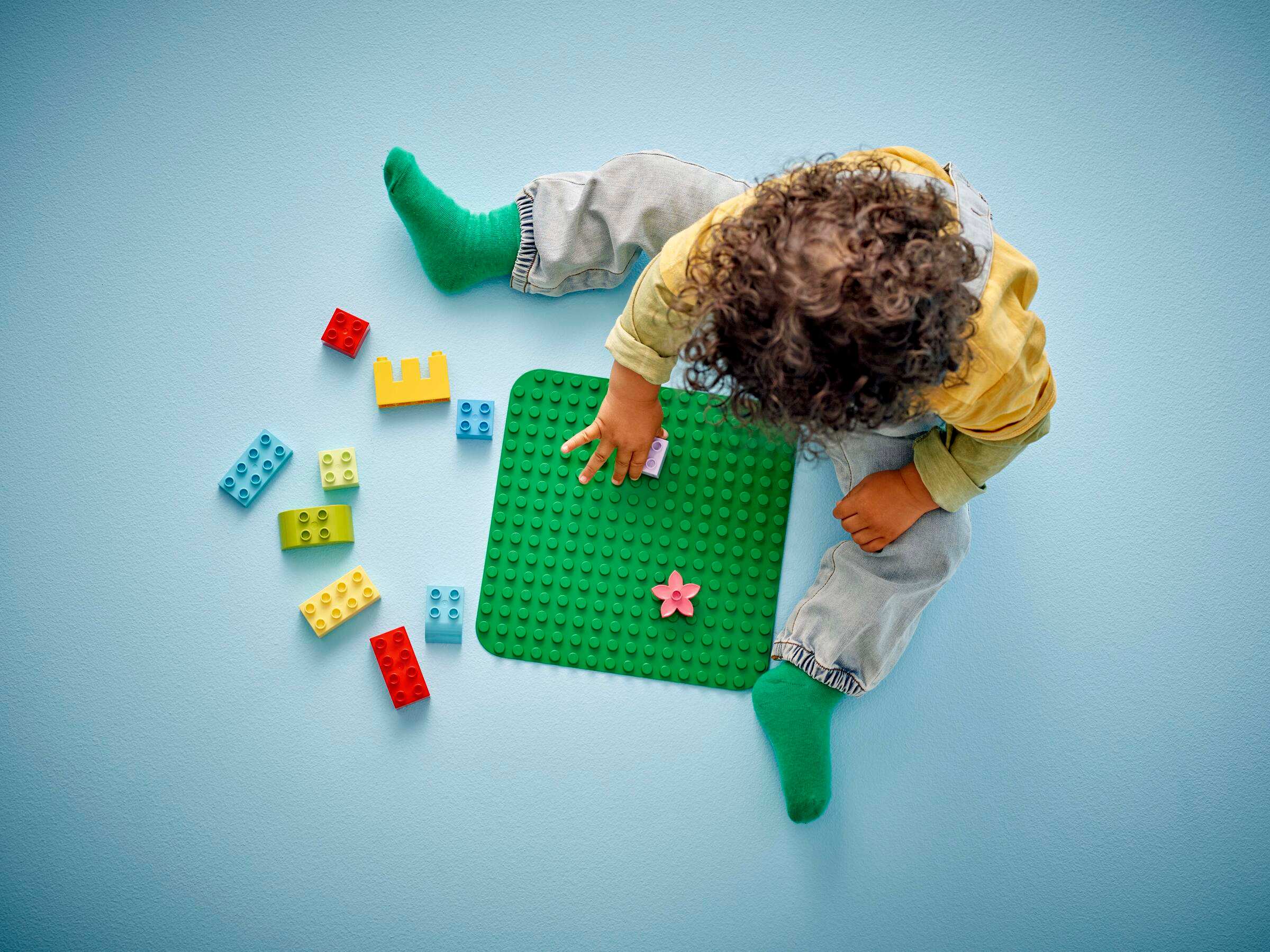 Конструктор LEGO DUPLO 10460 Зелена будівельна пластина в процесі гри