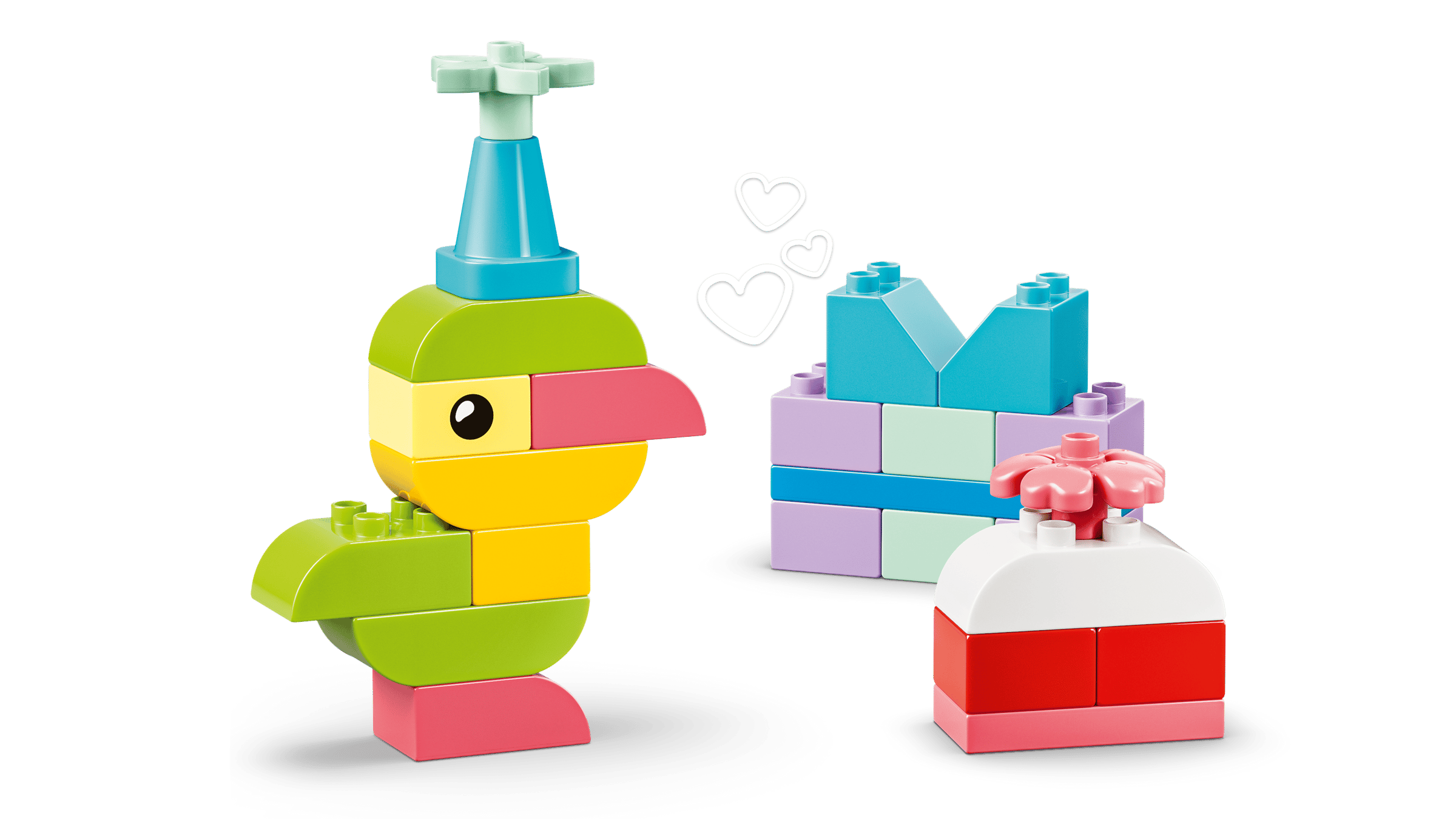 Разноцветные кубики и сборные фигурки животных и транспорта из набора LEGO DUPLO 10479