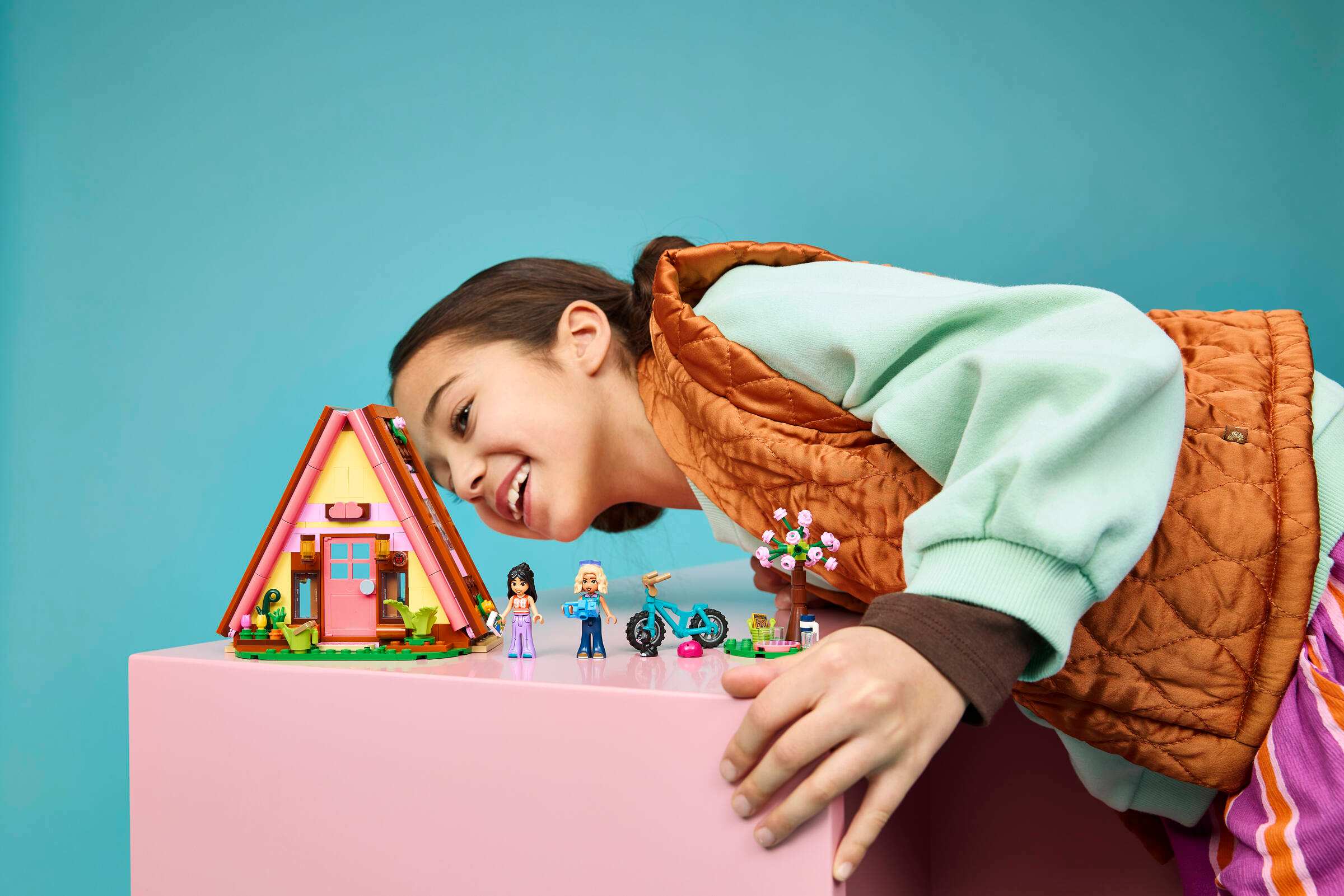 Процес збірки будиночка для кемпінгу LEGO Friends 42682