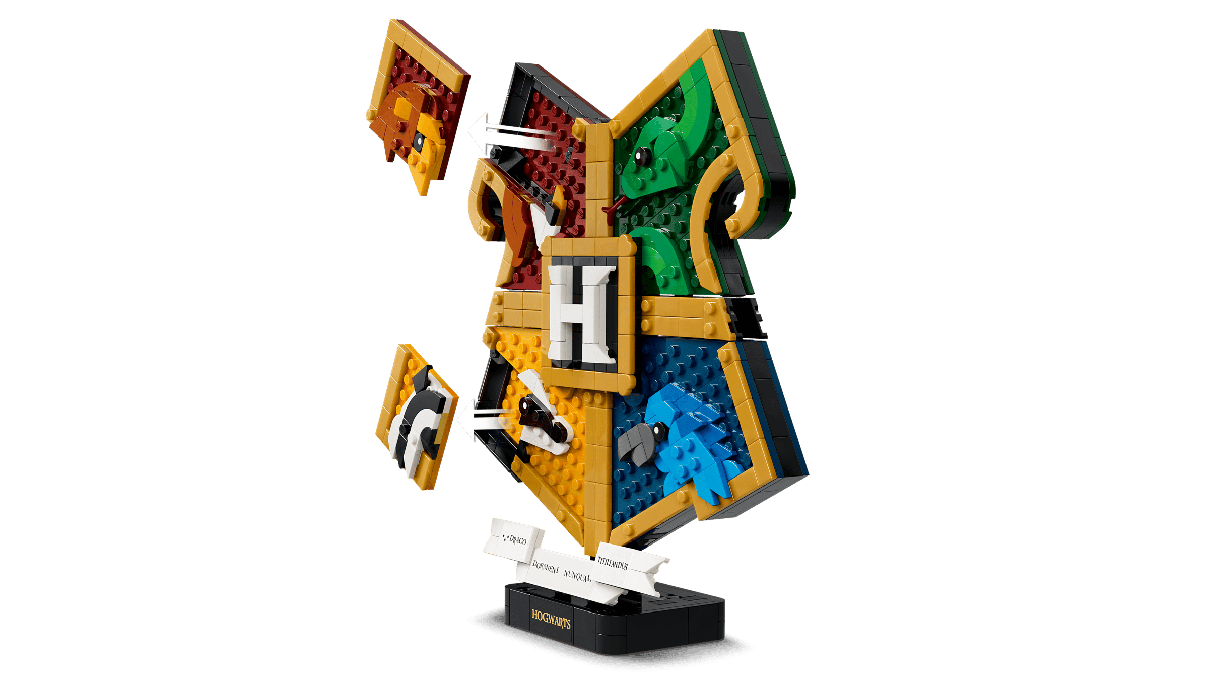 Розташування реліквій всередині герба LEGO 76462