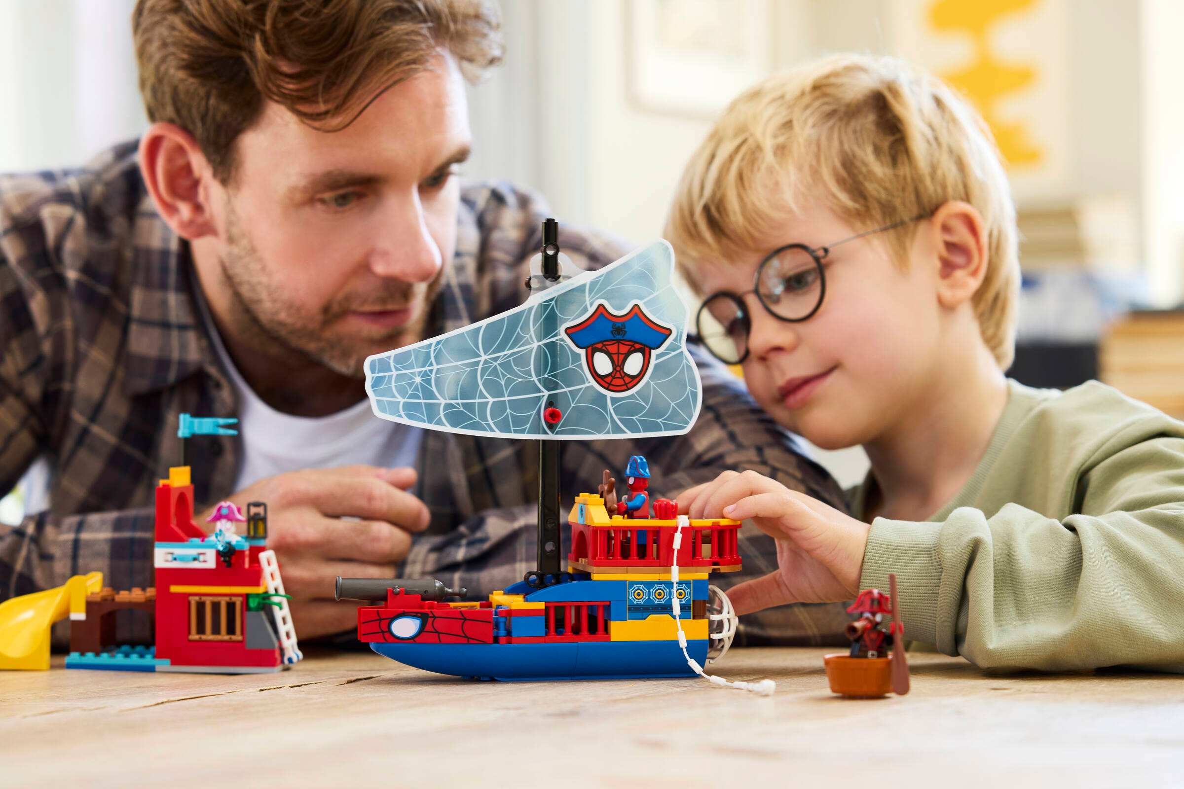 Конструктор LEGO Marvel Spidey 11208 Піратський корабель команди Павука у процесі гри