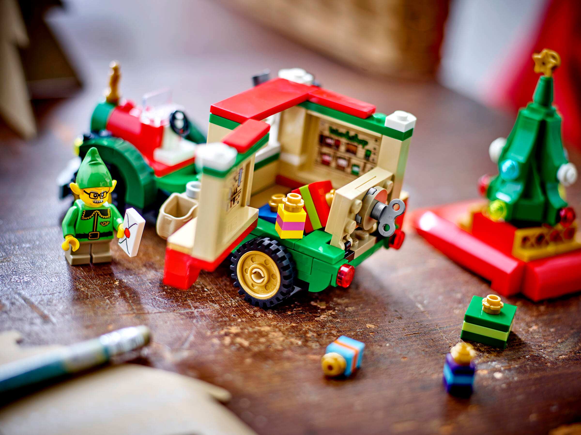 LEGO 40746 процесс игры и загрузки подарков