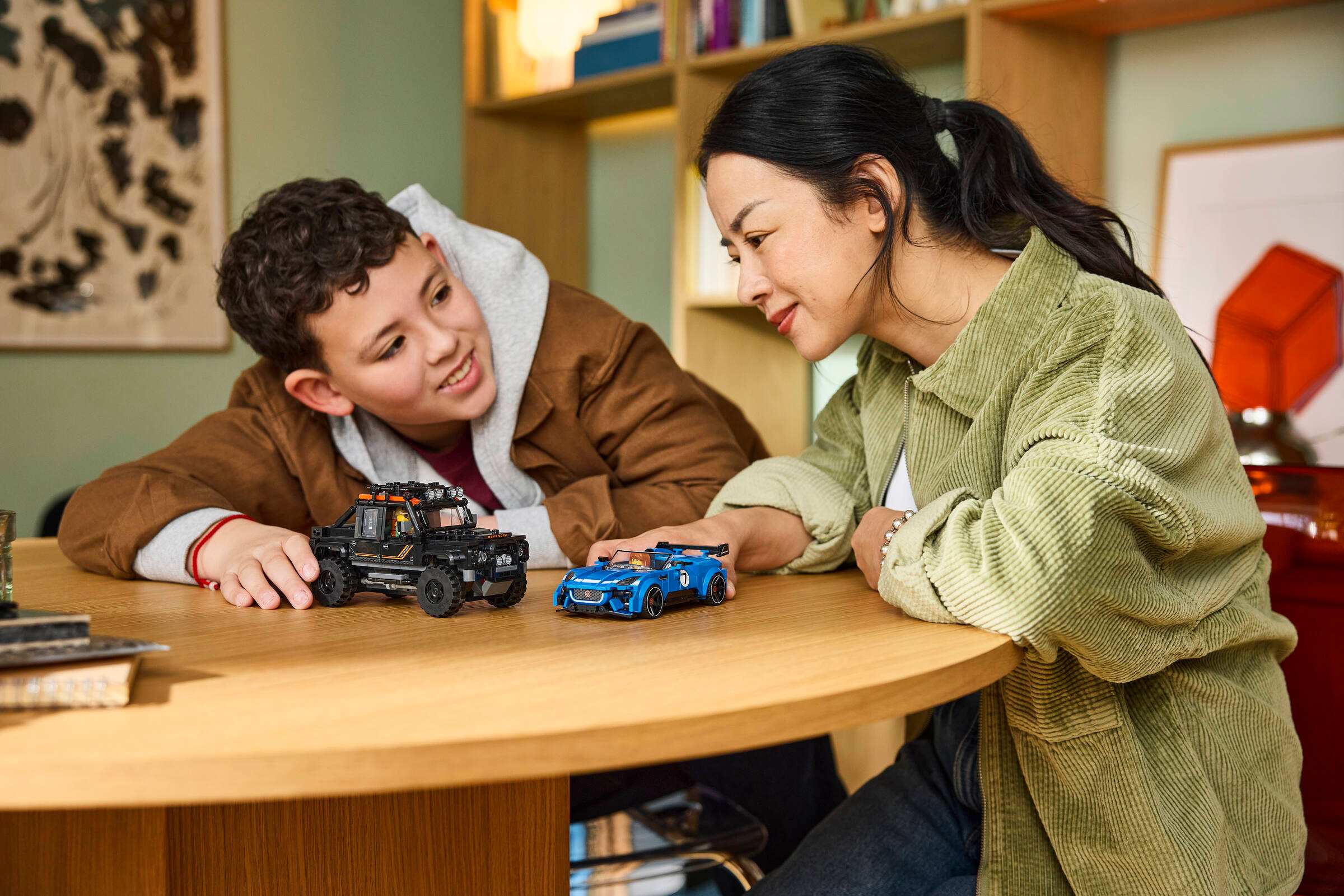 ΠΠΎΡΠΎΠ²ΡΠ΅ ΠΌΠ°ΡΠΈΠ½ΠΊΠΈ LEGO Speed Champions 77264 Π²ΠΎ Π²ΡΠ΅ΠΌΡ ΠΈΠ³ΡΠΎΠ²ΠΎΠ³ΠΎ ΡΡΠΆΠ΅ΡΠ°